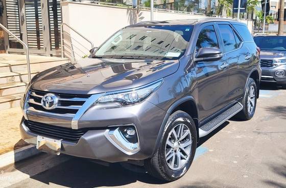 TOYOTA HILUX SW4 2.8 SRX 4X4 16V TURBO INTERCOOLER DIESEL 4P AUTOMÁTICO